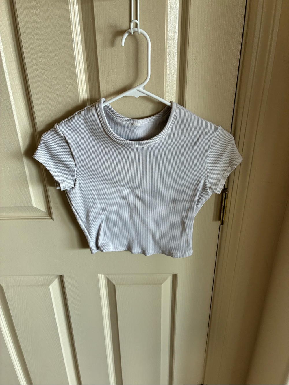 Alo Women's White Ribbed Crop Tee